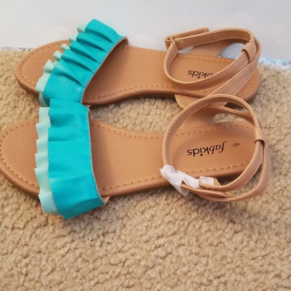 NWOT kid's sandals size 5 Green